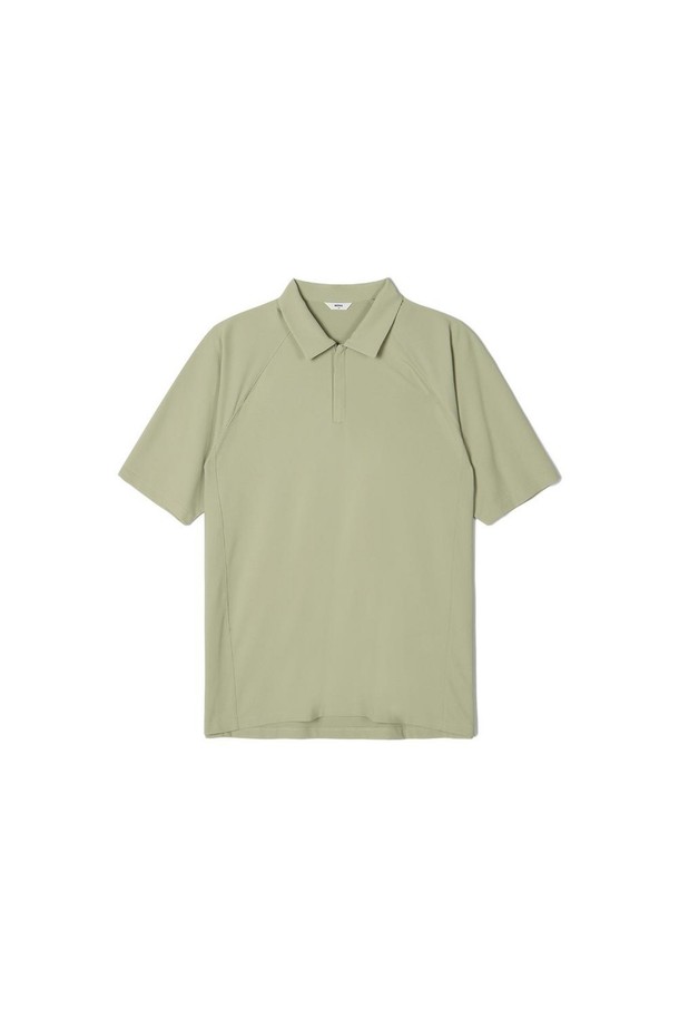 Cool&Dry (쿨앤드라이) 스포티 카라 티셔츠는 뛰어난 통기성을 자랑하는 여름용 남성 카라 티셔츠입니다. 폴리에스터와 폴리우레탄 혼방 소재로 제작되어 시원하고 쾌적한 착용감을 제공하며, 얇은 두께감과 차가운 촉감으로 여름철에도 부담 없이 입을 수 있습니다. 속건 기능과 이지 케어 기능으로 관리가 용이하며, 무지 디자인에 그린 컬러로 스포티하면서도 미니멀한 스타일을 연출합니다. 반소매 기장과 레귤러 기장으로 활동성을 높였으며, 깔끔한 카라 디자인으로 일상복으로 활용하기 좋습니다. 내구성이 우수하고 편안한 착용감을 선사하는 쿨앤드라이 스포티 카라 티셔츠를 경험해 보세요.
