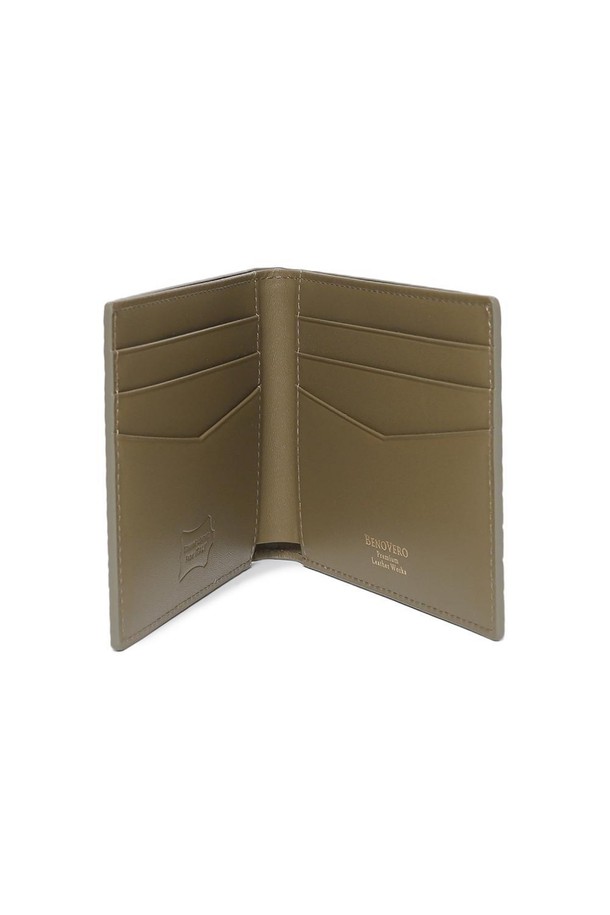 MESH(메쉬) 반지갑 그레이는 이태리 천연 소가죽 소재를 사용하여 제작된 반지갑입니다. 메쉬와 웨빙 패턴의 조화가 돋보이며, 투톤 컬러 디자인으로 엔틱한 무드를 자아냅니다. 내부에는 8개의 카드 수납칸과 1개의 지폐 수납칸이 있어 실용적인 수납력을 제공합니다. 슬림한 디자인으로 휴대성이 뛰어나며, 캐주얼 및 비즈니스 캐주얼 스타일 모두에 잘 어울립니다.  케이스와 더스트백을 포함하여 소장 가치를 높였습니다.
