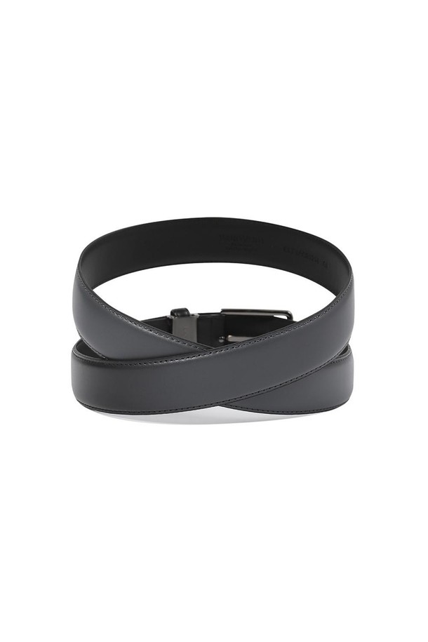 그라데이션 가공된 가로 흑사틴 소재의 남성용 비조 벨트입니다. 블랙과 그레이 컬러의 소가죽을 사용하여 미니멀하고 베이직한 스타일을 연출합니다. 유광 라운드 스퀘어 금속 버클과 프리미엄 도금, 니켈 프리 처리로 고급스러움을 더했으며, 사이즈 조절이 용이합니다.
