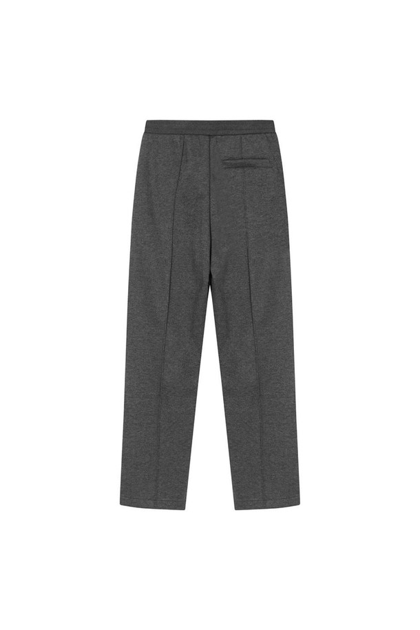 부드러운 촉감과 따뜻함을 선사하는 니트라이크 스웨트 팬츠 차콜그레이입니다. 포근한 폴리에스테르 소재로 제작되어 가을, 겨울 시즌에 안락함을 제공하며, 레귤러핏으로 편안하게 착용할 수 있습니다. 무지 디자인에 차콜그레이 컬러로 어떤 상의에도 쉽게 매치하여 캐주얼하고 베이직한 스타일을 연출할 수 있습니다. 밴딩 처리로 활동성을 높였으며, 집콕룩이나 산책룩 등 다양한 일상생활에서 활용하기 좋습니다. 미니멀한 디자인으로 유행을 타지 않아 오랫동안 즐겨 입을 수 있는 아이템입니다.
