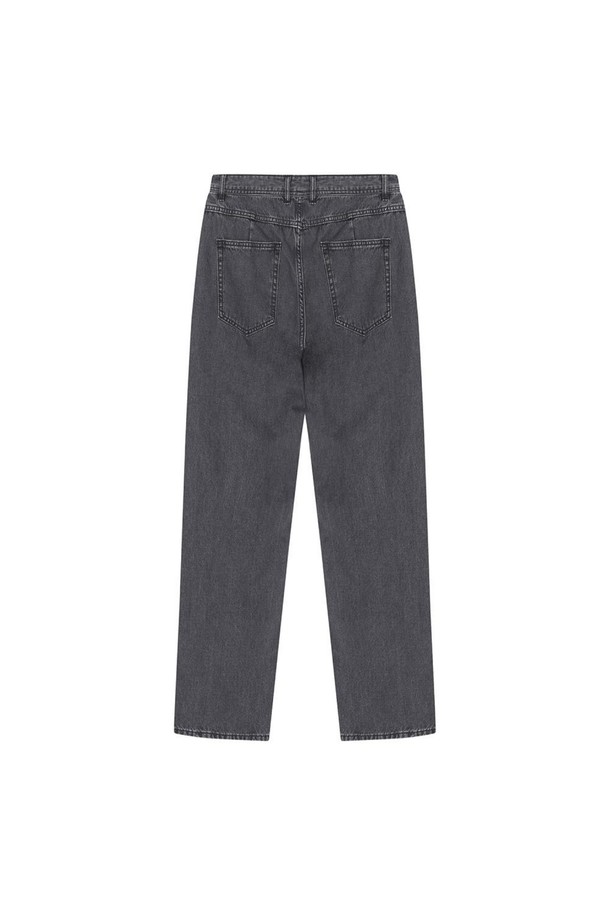 ![데님 팬츠 (SET-UP) 그레이](https://via.placeholder.com/150)

**데님 팬츠 (SET-UP) 그레이**는 겨울철 데일리룩을 위한 베이직하고 모던한 스타일의 긴 바지입니다. 10.5oz 데님 원단에 빈티지 효과를 더하는 바이오스톤 워싱을 거쳐, 클린한 실루엣을 완성했습니다. 레귤러핏으로 편안하게 착용 가능하며, 기모 안감으로 보온성을 높였습니다. 트렌드에 구애받지 않는 디자인으로, 캐주얼하고 미니멀한 겨울 스타일을 연출하기 좋습니다.
