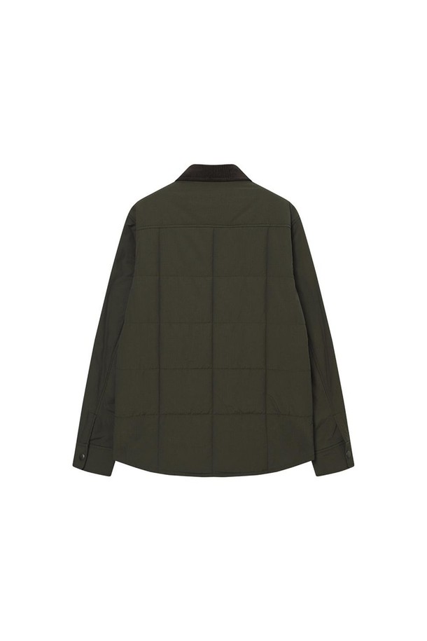 **퀼팅 점퍼 카키**는 봄, 가을 시즌에 적합한 남성용 아우터입니다. 캐주얼과 베이직 스타일을 아우르는 디자인으로 일상 및 캐주얼 착장에 활용하기 좋습니다. 립스탑 코튼 블렌드 원단으로 제작되었으며, 1oz 패딩 충전재와 두꺼운 두께감으로 보온성을 더했습니다. 코듀로이 카라, 앞면 포켓 2개, 스냅 여밈 방식, 레귤러핏, 긴소매 기장, 퀼팅 디테일이 특징입니다. 카키와 블랙 두 가지 색상으로 출시되어 다양한 스타일 연출이 가능합니다.
