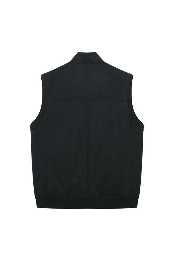 차콜그레이 컬러의 스웨이드 패딩 베스트입니다. 가을, 겨울 시즌에 어울리는 두꺼운 두께감으로, 부드러운 촉감이 특징입니다. 베이직, 캐주얼, 포멀 스타일을 아우르는 디자인으로, 출근룩, 오피스룩, 겨울 데일리룩에 적합합니다. 슬림핏으로 제작되었으며, 립조직 니트 옷깃, 이중 니트립 암홀, 립 디자인 밑단, 오리솜털/깃털 충전재로 보온성을 높였습니다. 폴리에스터, 폴리우레탄, 나일론을 혼방한 소재에 안감은 나일론으로 마감되었습니다.
