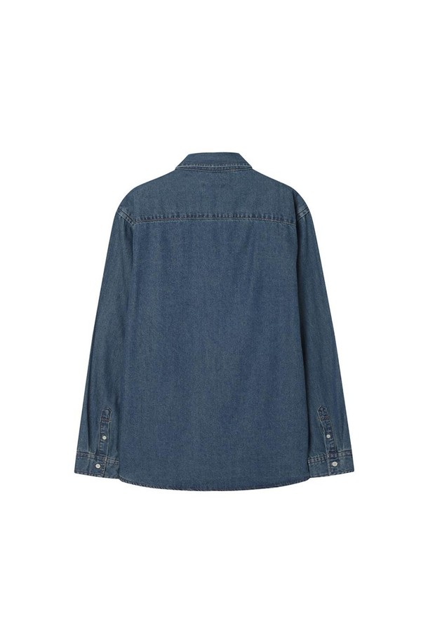 베이직하고 캐주얼한 무드의 데님 셔츠입니다. 봄, 가을에 적합하며, 스탠다드핏으로 편안하게 착용할 수 있습니다. 블루, 네이비, 빈티지 블루 등 다양한 컬러로 출시되었으며, 무지 패턴에 중간 두께감으로 활용도가 높습니다. 버튼다운 카라와 긴 소매, 투 포켓 디테일이 특징이며, 아우터 셔츠 또는 단독 이너웨어로 활용 가능합니다. 데이트룩, 카페룩 등 다양한 TPO에 스타일리시하게 매치할 수 있습니다.
