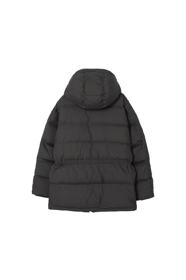 세련된 모던 스타일의 겨울 데일리룩을 완성할 후드 중기장 헤비아우터 차콜그레이입니다. 방수 기능과 보온성을 갖춘 덕다운 충전재와 나일론, 폴리에스테르 혼방 소재로 제작되어 추운 겨울에도 따뜻하게 착용할 수 있습니다. 탈부착 후드, 니트 소매 안감, 와이드 퀼팅 디자인이 돋보이며, 모던핏으로 어떤 옷에도 잘 어울립니다. 미니멀하고 클래식한 스타일을 즐기는 분들께 추천하는 프리미엄 룩을 연출해보세요. 차콜그레이와 카키 두 가지 컬러로 출시되었습니다.
