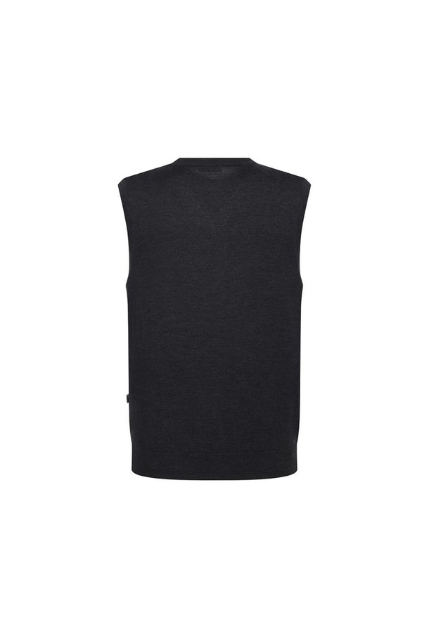 울 100% 워셔블 브이넥 베스트입니다. 가을과 겨울에 착용하기 좋은 두꺼운 두께감으로, 부드러운 촉감이 특징입니다. 레귤러핏으로 제작되어 편안한 착용감을 선사하며, 미니멀하고 베이직한 스타일을 연출합니다. 블랙 컬러의 무지 디자인으로 다양한 룩에 활용하기 좋고, 출근룩에도 잘 어울립니다. 물세탁이 가능하여 관리가 용이합니다.
