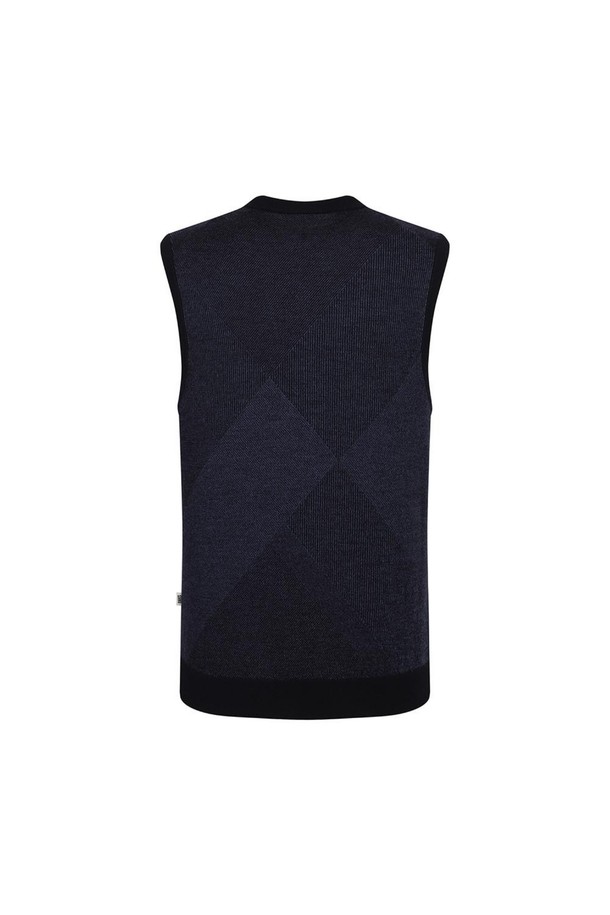 네이비 컬러의 울 100% 자카드 브이넥 베스트입니다. 가을, 겨울 시즌에 어울리는 두꺼운 두께감으로, 베이직하면서도 클래식한 스타일을 연출합니다. 레귤러 핏에 민소매 디자인으로, 출근룩, 오피스룩, 모임룩 등 다양한 TPO에 활용 가능합니다. 자카드 패턴이 돋보이는 디자인으로, 미니멀하면서도 세련된 무드를 더합니다. 울 100% 소재로 제작되어 부드러운 촉감과 보온성을 제공합니다.
