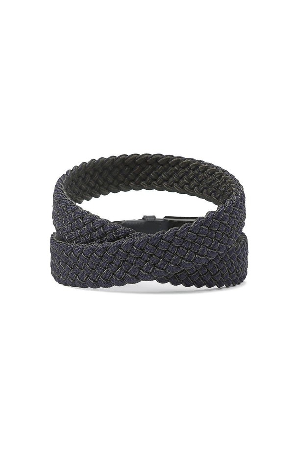 이탈리아 도모도솔라社의 소가죽과 테이온 소재를 사용한 투톤 엘라스틱 위빙 비조벨트입니다. 네이비 컬러의 베이직하고 클래식한 디자인으로, 위빙 패턴과 버클 장식이 특징입니다. 뛰어난 탄력성으로 편안한 착용감을 제공하며, 사이즈 조절이 가능하여 일상복에 미니멀하게 매치하기 좋습니다.