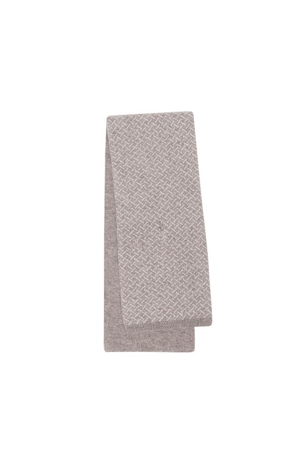 캐시미어 100% 쁘띠 트임홀 화이트 모티브 머플러 베이지는 가을, 겨울 시즌에 어울리는 머플러입니다. 부드러운 촉감의 캐시미어 소재로 제작되어 고급스러운 텍스처를 선사하며, 클래식과 캐주얼 스타일 모두 소화 가능합니다. 트임홀과 화이트 모티브 디자인이 특징이며, 데일리룩, 산책룩, 카페룩 등 다양한 TPO에 매치하여 스타일리시하게 연출할 수 있습니다. 베이지 컬러는 어떤 의상에도 자연스럽게 어울려 활용도가 높습니다. 미니멀한 디자인으로 유행을 타지 않고 오랫동안 착용할 수 있습니다.
