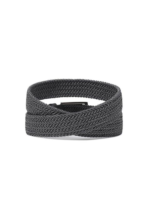 엘라스틱 위빙 하찌 흑사틴 비조벨트는 클래식과 베이직 스타일을 선호하는, 출근룩과 비즈니스 캐주얼에 적합한 벨트입니다. 네이비와 블랙 두 가지 색상으로 제공되며, 레이온, 폴리우레탄, 소가죽을 주요 소재로 사용하여 제작되었습니다. 엘라스틱 소재와 위빙 조직 디자인이 특징이며, 가죽 배색 포인트와 버클 디자인으로 세련된 느낌을 더했습니다. 사이즈 조절이 가능하여 편안하게 착용할 수 있으며, 일상에서 폭넓게 활용하기 좋습니다.
