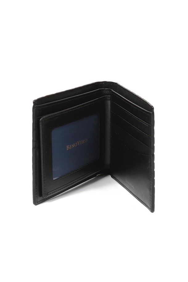 알렉스 소프트 엠보 반지갑 블랙은 부드러운 가죽 소재로 제작되어 고급스러운 촉감을 선사합니다. 블랙 컬러에 엠보 패턴이 더해져 클래식하면서도 미니멀한 스타일을 연출합니다. 내부에는 9개의 카드 슬롯, 필름칸, 지폐 수납칸이 있어 수납력을 높였으며, 배타바리 공법으로 제작되어 내구성을 강화했습니다. 일상생활에서 사용하기 적합하며, 케이스와 더스트백이 함께 제공되어 소장 가치를 더합니다. 슬림한 두께로 휴대성이 뛰어나 실용적인 아이템입니다.
