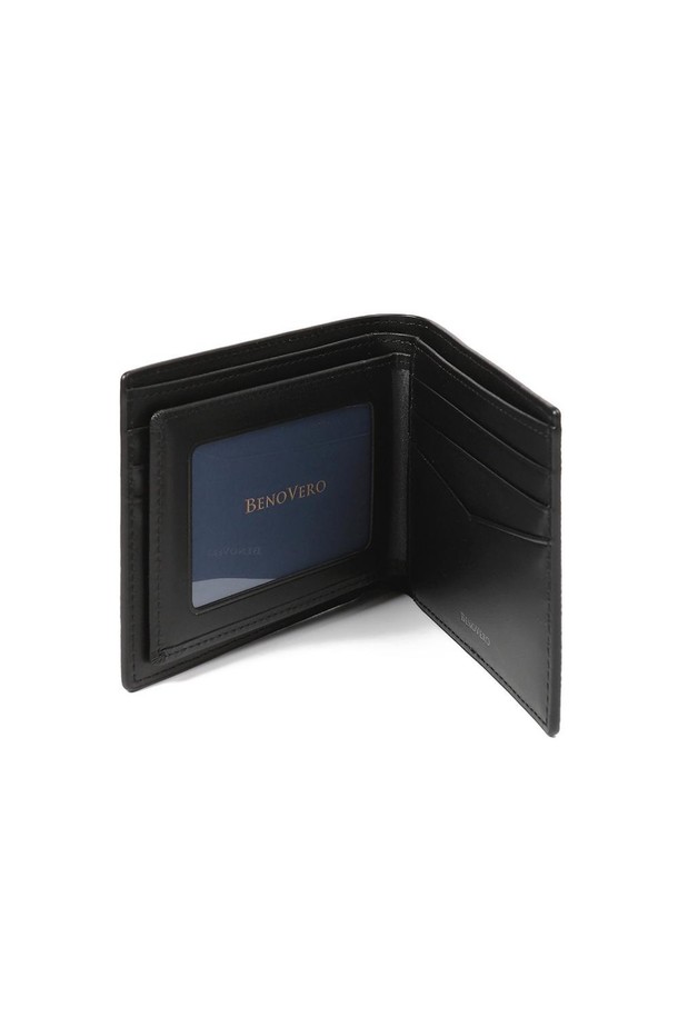 세련된 블랙 컬러의 소가죽 반지갑입니다. 미니멀한 디자인과 클래식한 스타일을 자랑하며, 일상생활에서 사용하기에 적합합니다. 슬림한 두께로 제작되어 휴대성이 뛰어나며, 6개의 카드 슬롯, 지폐 수납칸, 필름칸을 갖춰 실용성을 더했습니다. 배타바리 공법으로 제작되어 내구성이 뛰어나며, 고급스러운 케이스와 더스트백이 함께 제공됩니다.
