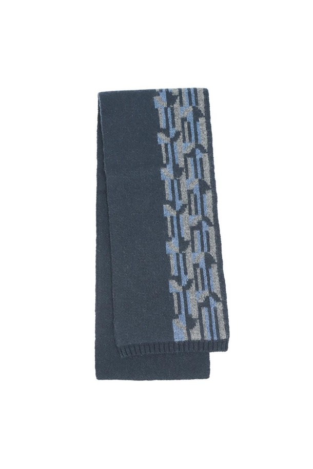 캐시미어 100% 쁘띠 터널홀 하프앤하프 머플러는 부드러운 민트 컬러의 캐시미어 소재로 제작되어 가을, 겨울철 보온성을 책임집니다. 터널홀 디자인으로 간편하게 착용 가능하며, 하프앤하프 스타일이 특징으로 클래식, 미니멀, 캐주얼 등 다양한 스타일 연출에 용이합니다. 산책룩, 카페룩, 겨울 데일리룩에 포인트 아이템으로 활용하여 따뜻하고 세련된 분위기를 더할 수 있습니다. FREE 사이즈로 제작되었습니다.
