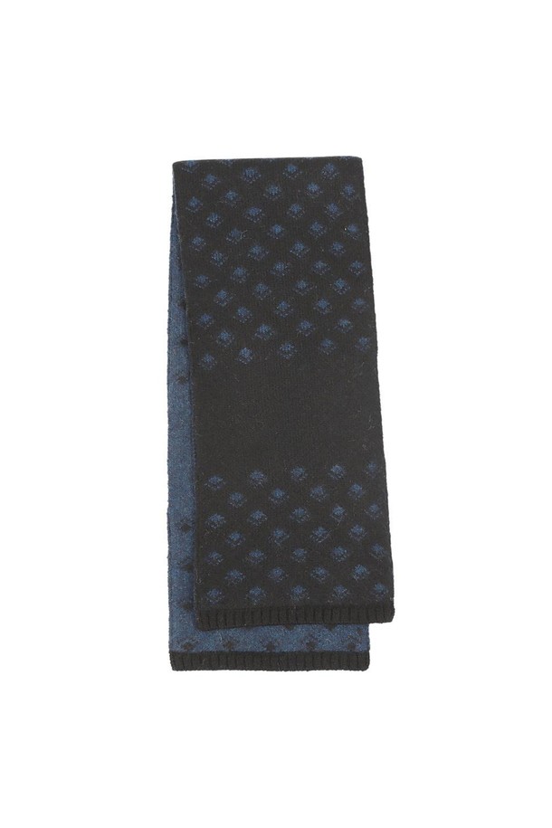 캐시미어 100% 쁘띠 터널홀 올오버 머플러 블랙은 부드러운 캐시미어 소재로 제작되어 뛰어난 착용감을 선사합니다. 블랙과 그레이 컬러의 양면 디자인으로, 하나의 머플러로 두 가지 스타일을 연출할 수 있습니다. 클래식하고 캐주얼한 스타일에 모두 잘 어울리며, 데이트룩, 겨울 데일리룩, 모임룩 등 다양한 TPO에 활용하기 좋습니다. 투웨이 디자인으로, 다양한 스타일링이 가능하여 활용도가 높습니다. 
