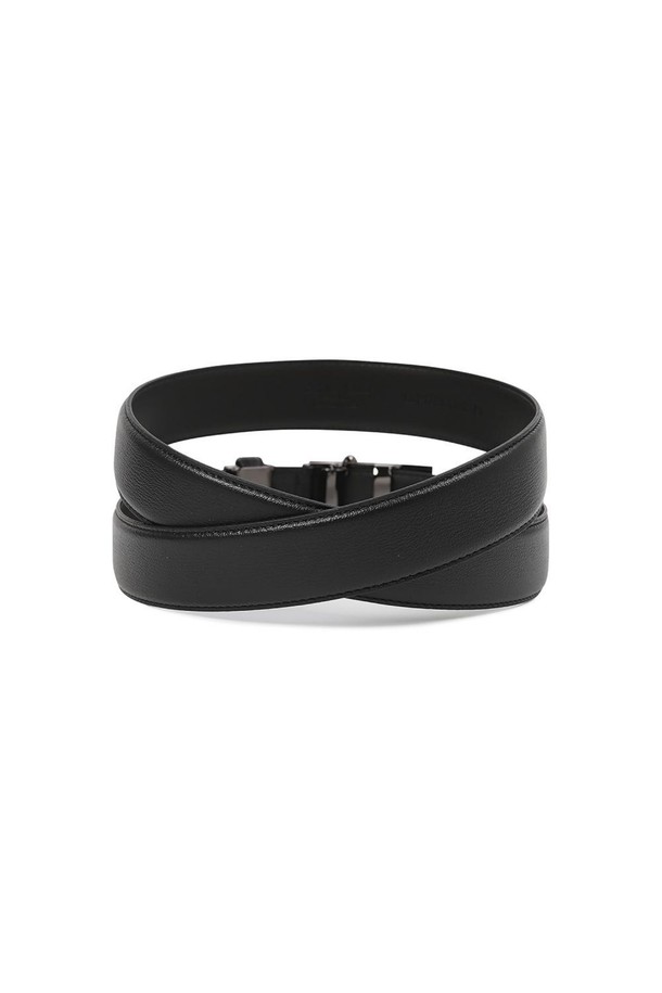 더비엠보 흑유광 자동 벨트 BLACK는 남성용 벨트로, 클래식하고 베이직한 스타일을 추구하는 분들을 위한 제품입니다. 소가죽 소재에 블랙 컬러로 제작되었으며, 오피스룩, 비즈니스 캐주얼, 출근룩 등 다양한 TPO에 잘 어울립니다. 디자인은 무지 패턴에 자동 버클, 스퀘어 쉐입 버클, 큐빅 장식을 더해 포인트를 주었습니다. 유럽 도금 기준을 적용한 프리미엄 도금 처리와 니켈 프리 공법으로 제작되어, 튼튼하고 안전하게 사용하실 수 있습니다.
