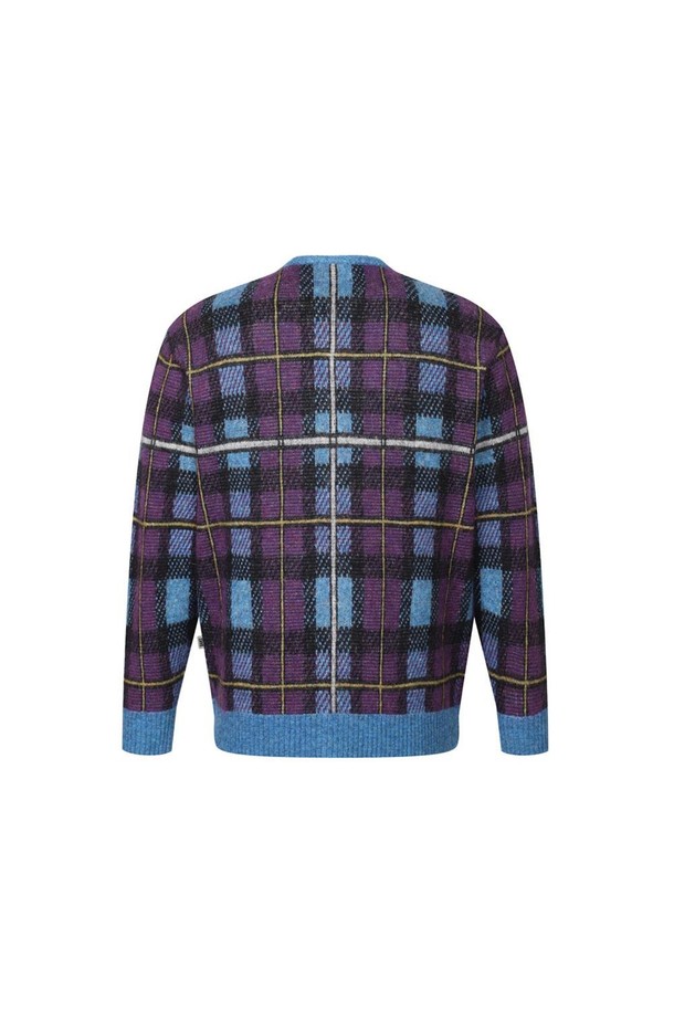 블루와 퍼플 컬러의 울 혼방 모헤어 체크 가디건입니다. 부드러운 촉감의 두꺼운 두께감으로 가을, 겨울 시즌에 따뜻하게 착용할 수 있습니다. 레귤러 핏과 V넥 디자인으로 어떤 스타일에도 잘 어울리며, 캐주얼한 무드를 연출합니다. 긴 소매와 버튼 여밈 방식으로 편안함과 스타일을 모두 갖췄습니다. 일상에서 활용하기 좋은 니트 가디건입니다.
