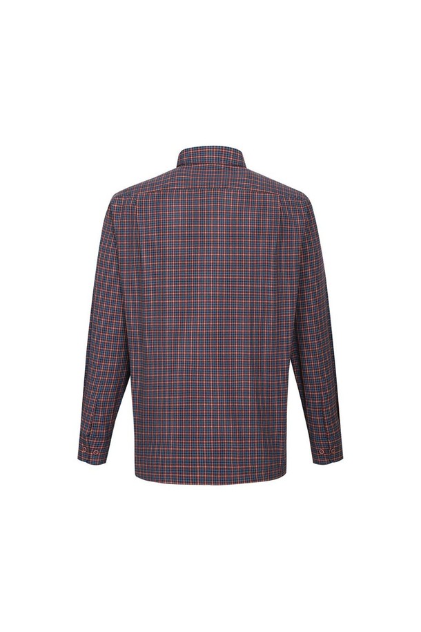 네이비와 레드의 스몰 체크 패턴이 돋보이는 기모 폴리혼방 셔츠입니다. 부드러운 촉감의 이지케어 소재로 제작되어 가을, 겨울철 일상에서 편안하게 착용하기 좋습니다. 레귤러핏과 카라넥 디자인으로 캐주얼하면서도 클래식한 분위기를 연출합니다. 출근룩 또는 비즈니스 캐주얼 스타일에도 활용하기 좋으며, 긴 소매 기장과 두꺼운 두께감으로 따뜻함을 더했습니다.
