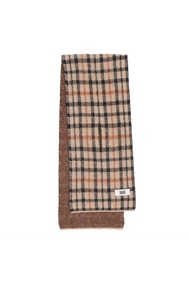 [25FW] 캐시미어 100 하우스체크 쁘띠 머플러는 부드러운 촉감의 캐시미어 소재로 제작되어 가을, 겨울철 보온성을 책임지는 머플러입니다. 베이지와 브라운 컬러의 클래식한 하우스체크 패턴이 돋보이며, 쁘띠 사이즈로 제작되어 출근룩, 모임룩 등 다양한 스타일에 미니멀하게 연출하기 좋습니다. 가볍게 둘러 클래식한 무드를 더하거나, 코트 안에 넣어 포근함을 더하는 등 폭넓게 활용할 수 있습니다.
