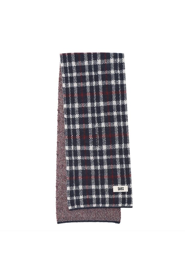 [25FW] 캐시미어 100 하우스체크 쁘띠 머플러는 부드러운 촉감과 뛰어난 보온성을 자랑하는 머플러입니다. 블랙, 화이트, 레드의 세련된 컬러 조합과 클래식한 하우스체크 패턴이 돋보입니다. 프리미엄 캐시미어 100% 소재로 제작되어 고급스러운 느낌을 더하며, 두꺼운 두께감으로 가을, 겨울철 따뜻하게 착용할 수 있습니다. 출근룩, 모임룩, 연말 모임룩 등 다양한 TPO에 클래식, 미니멀 스타일로 활용하기 좋습니다.
