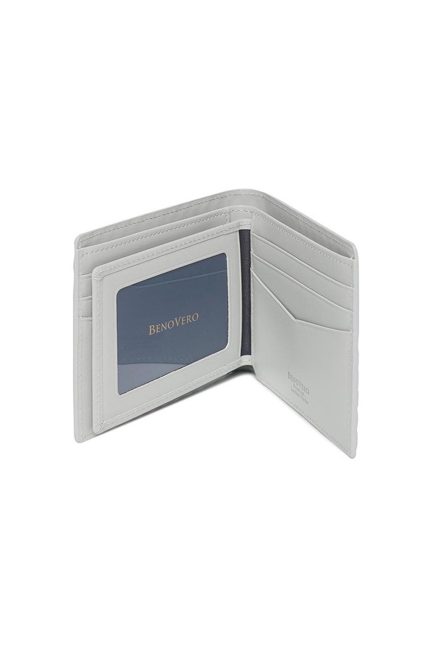 MESH 반지갑 GREY는 천연 가죽 소재의 반지갑으로, 클래식하고 미니멀한 디자인을 선호하는 분들께 적합합니다. 퀄팅 패턴이 돋보이며, 카드 슬롯 9개, 필름칸, 지폐 수납칸을 갖춰 실용성을 더했습니다. 유럽 전통 천연 방식과 배타바리 공법으로 제작되어 슬림한 두께감과 우수한 내구성을 자랑합니다. 비즈니스 캐주얼, 오피스룩, 모임룩 등 다양한 TPO에 매치하기 좋으며, 케이스와 더스트백이 함께 제공됩니다.
