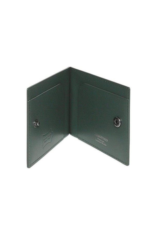 메쉬 카드지갑 GREEN은 30년 경력의 가죽 전문 공방에서 제작된, 유럽 전통 천연 방식의 가죽을 사용한 카드지갑입니다. 배타바리(통판겹침기법)로 제작되어 견고하며, 스냅 버튼 잠금 방식으로 소지품을 안전하게 보관할 수 있습니다. 카드 슬롯 4개와 지폐 수납칸 1개로 구성되어 수납력을 높였으며, 미니멀한 디자인으로 데이트룩, 모임룩, 비즈니스 캐주얼 등 다양한 TPO에 활용 가능합니다. 그린 컬러의 메쉬 패턴은 클래식, 미니멀, 시크한 스타일을 연출하며, 케이스와 더스트백이 함께 제공됩니다. 가벼운 중량으로 휴대성이 뛰어나며, FREE 사이즈로 제작되었습니다.
