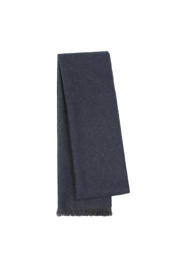 캐시미어 100% 우븐(woven) 그라데이션 머플러는 가을, 겨울 시즌에 어울리는 머플러입니다. 부드러운 촉감의 얇은 두께로 제작되어 편안하게 착용할 수 있습니다. 민트 컬러를 베이스로 은은한 그라데이션 패턴이 특징이며, 클래식하면서도 미니멀한 스타일을 연출합니다. 공용으로 착용 가능하며, 일상 속에서 따뜻함과 스타일을 더해줍니다. 고급스러운 캐시미어 소재로 제작되어 오랫동안 변함없이 사용할 수 있습니다.
