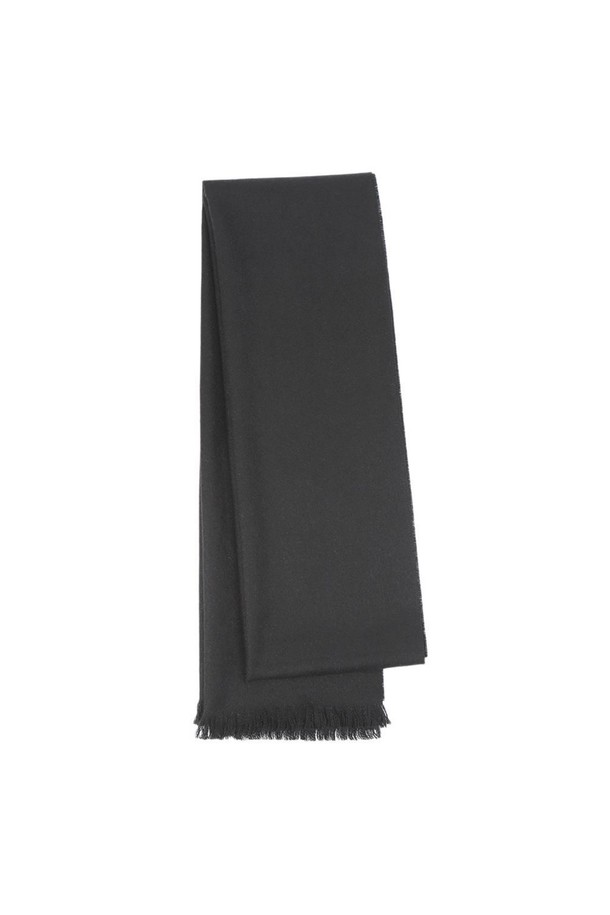 캐시미어 100% 우븐 솔리드 머플러 블랙은 가을, 겨울철 일상룩에 훌륭한 포인트가 되어줄 머플러/스카프입니다. 부드러운 촉감의 캐시미어 소재로 제작되어 착용감이 뛰어나며, 얇은 두께감으로 답답함 없이 스타일을 연출할 수 있습니다. 무지(솔리드) 디자인과 블랙 컬러는 클래식, 미니멀, 캐주얼 등 어떤 스타일에도 자연스럽게 어울립니다. 출근룩이나 데이트룩에 세련된 분위기를 더해보세요. 우븐 직조 방식으로 제작되어 고급스러운 느낌을 선사합니다.
