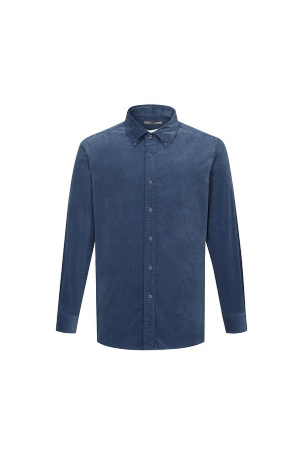 네이비 컬러의 코듀로이 소재로 제작된 남성용 루즈핏 캐주얼 셔츠입니다. 가을, 겨울 시즌에 어울리는 두꺼운 두께감과 긴 소매 기장으로 따뜻함을 더했습니다. 차이나 칼라와 버튼업 디자인이 특징이며, 일상, 출근룩, 비즈니스 캐주얼 등 다양한 TPO에 활용 가능합니다. 캐주얼, 클래식, 미니멀 스타일을 즐겨 입는 남성분들께 추천합니다. 무지 패턴으로 어떤 하의와도 쉽게 코디할 수 있습니다.
