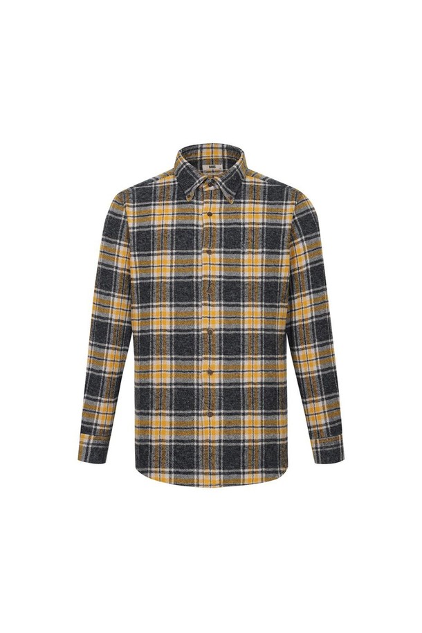 옐로우와 블랙 컬러의 체크 패턴이 돋보이는 남성용 기모 면 100% 미디움체크 셔츠입니다. 넉넉한 루즈핏으로 편안한 착용감을 선사하며, 가을과 겨울에 따뜻하게 입을 수 있는 두꺼운 두께감의 셔츠입니다. 부드러운 촉감의 면 소재에 기모 안감으로 보온성을 높였으며, 카라 디자인과 긴소매 기장으로 캐주얼하고 클래식한 스타일 연출에 용이합니다. 출근룩 또는 비즈니스 캐주얼, 그리고 캐주얼한 일상 스타일까지 폭넓게 활용 가능합니다.
