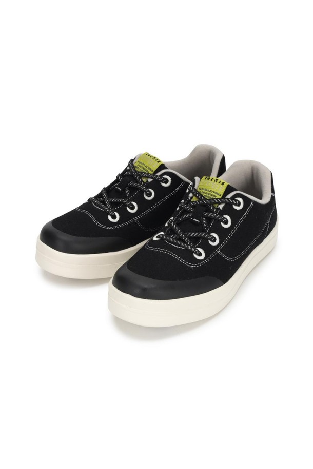 카멜 브리즈 스니커즈 Black 3cm는 여성용 스니커즈로, 일상 및 워킹 활동에 적합합니다. 블랙 컬러의 무지 디자인에 라운드 앞코, 3cm 플랫 굽으로 편안함을 제공합니다. 울, 폴리에스테르, EVA 소재를 사용하여 사계절 내내 착용 가능하며, 8.5cm 발볼 너비로 제작되었습니다. SIS 구조, 실리콘 코팅 토캡, 이중 레이스 옵션, 압축 폼 패딩, 경량(188g), 원스텝 이지웨어 등 다양한 특징을 갖추고 있습니다. 미니멀, 캐주얼, 클래식 스타일의 산책룩과 여행룩에 매치하기 좋습니다.
