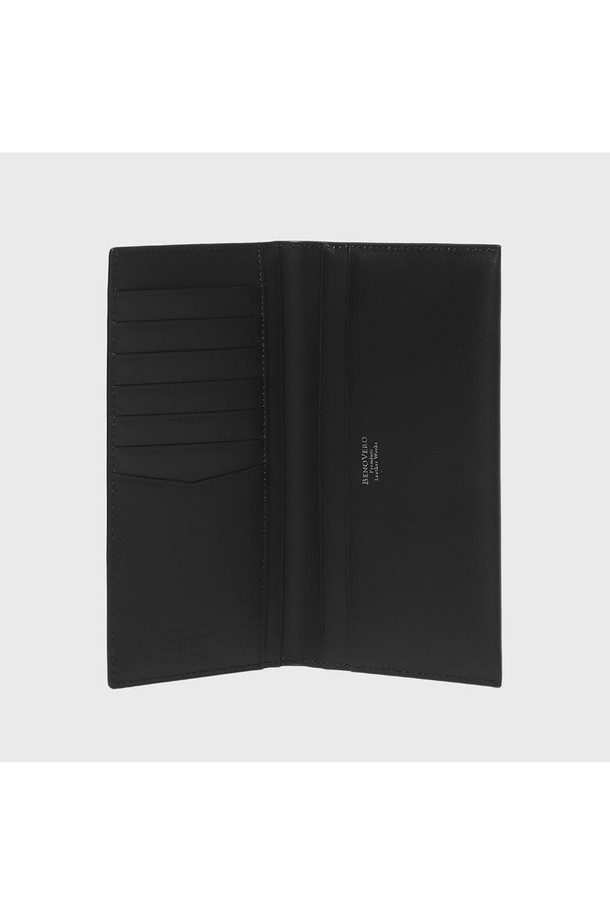 울트라카프 장지갑 블랙은 30년 경력 가죽 전문 공방에서 제작한, 유럽 전통 천연 방식 소가죽을 사용한 장지갑입니다. 슬림한 두께에 카드 수납칸 6개, 지폐칸 4개의 넉넉한 수납공간을 제공하며, 배타바리 공법으로 제작되어 내구성이 뛰어납니다. 고급스러운 블랙 컬러의 무지 디자인으로, 케이스와 더스트백을 함께 제공합니다.
