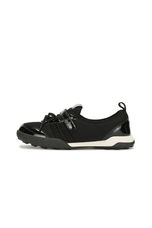 라헬 벨크로 스니커즈는 블랙 색상의 여성용 스니커즈로, 2cm의 로우힐과 라운드 앞코 디자인이 특징입니다. 인조 가죽과 고무 소재로 제작되었으며, 벨크로 여밈 방식으로 착탈이 용이하고 EVA 인솔과 4mm 라텍스 추가 인솔로 쿠셔닝을 더해 편안한 착화감을 제공합니다. 무지 패턴에 사이드 레이스 디테일이 돋보이는 로우탑 디자인으로, 봄, 여름, 가을 시즌에 일상 또는 캐주얼 용도로 활용하기 좋습니다.
