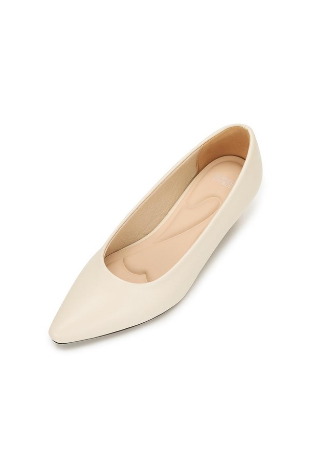 포멜리이즈 펌프스 04 Ivory 4cm는 여성용 펌프스로, 부드러운 아이보리 컬러의 일상 및 포멀 착용에 적합한 신발입니다. 4cm 로우힐에 포인트 라스트 앞코 디자인으로 세련됨을 더하며, 인조가죽과 합성고무 소재를 사용하여 편안한 착용감을 제공합니다. 더블 쿠셔닝, 내피 라이닝, 하프 인솔, 몰드 적용, 무게분산 최적화 등의 특징으로 발의 피로도를 줄여줍니다.
