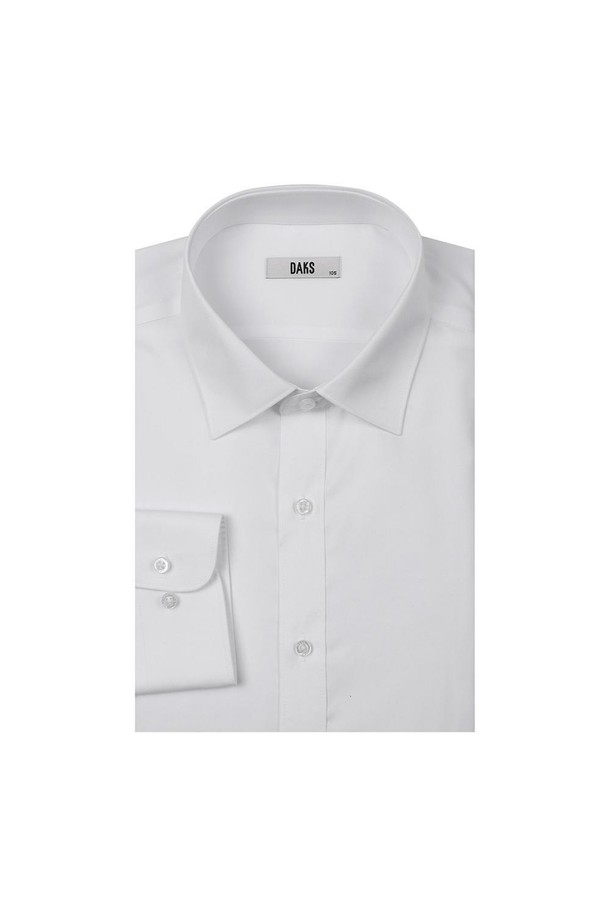 **면혼방 솔리드 드레스 셔츠 레귤러핏**

면과 폴리에스터 혼방 소재로 제작되어 부드러운 촉감과 은은한 광택이 돋보이는 남성용 드레스 셔츠입니다. 세미 와이드 칼라와 긴소매 디자인으로 클래식하고 베이직한 스타일을 연출하며, 레귤러핏으로 편안한 착용감을 제공합니다. 가을, 겨울 시즌에 적합하며, 비즈니스 및 일상 용도로 활용 가능합니다. 카라 키퍼 내장, 테이프 프레스 봉제, DAKS 시그니처 자수 디테일이 돋보이며, 드레이프성이 우수합니다. 오피스룩, 출근룩, 회의룩 등 격식 있는 자리에 잘 어울리는 아이템입니다.

