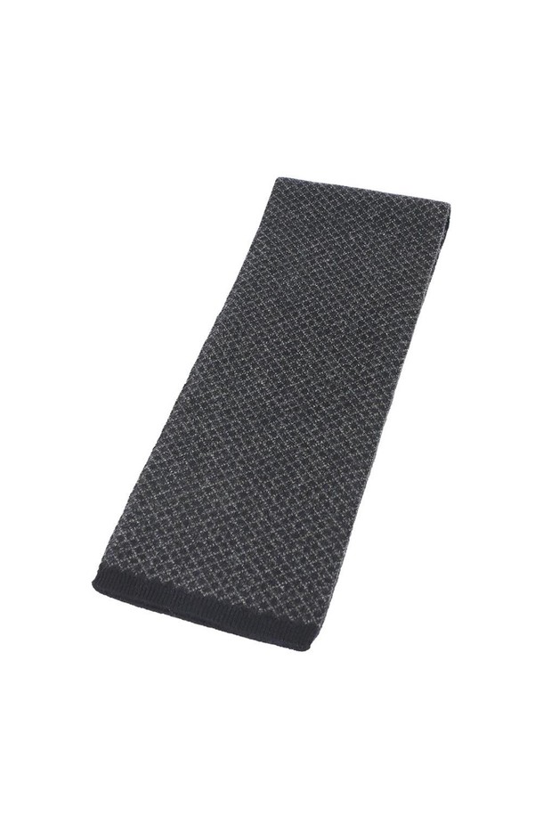 네이비 컬러의 캐시미어 100% 소재로 제작된 쁘띠 엣지터널홀 올오버 머플러입니다. 가을, 겨울철 데일리룩에 클래식하고 캐주얼한 무드를 더해주는 아이템입니다. 고급스러운 촉감과 섬세한 올오버 패턴이 돋보이며, 엣지터널홀 디자인으로 포인트를 더했습니다. 미니멀한 스타일을 선호하는 분들께 특히 추천하며, 부드러운 캐시미어 소재가 따뜻함을 선사합니다.
