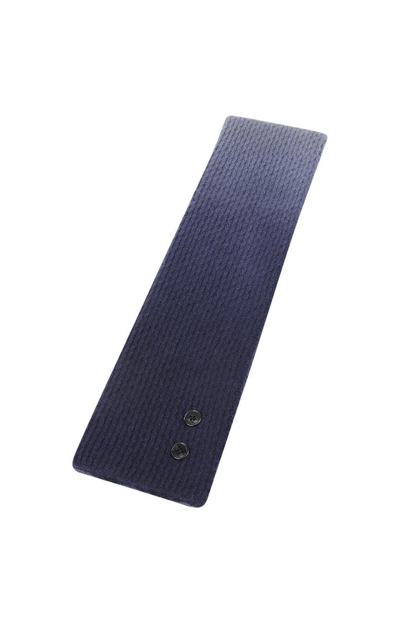 캐시미어 100% 소재로 제작된 쁘띠 버튼홀 그라데이션 머플러 네이비입니다. 부드러운 촉감이 특징이며, 가을과 겨울철에 따뜻함을 더해줍니다. 네이비 컬러의 그라데이션 패턴이 세련된 분위기를 연출하며, 데일리룩, 모임룩, 오피스룩 등 다양한 TPO에 활용하기 좋습니다. 클래식, 미니멀, 캐주얼 스타일을 즐겨 입는 분들께 추천합니다. 버튼홀 디자인으로 포인트를 더했습니다.
