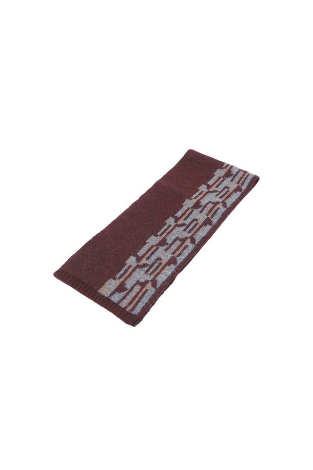 캐시미어 100% 쁘띠 터널홀 하프앤하프 머플러 레드는 가을, 겨울 시즌에 따뜻함과 스타일을 더해줄 머플러입니다. 현대적인 감각을 더한 하프앤하프 디자인에 고급스러운 캐시미어 소재로 제작되어 부드러운 촉감을 선사합니다. 톤 다운된 레드 컬러와 은은한 패턴이 어우러져 어떤 스타일에도 잘 어울리며, 터틀넥 디자인으로 포근함을 더했습니다. 겨울 데일리룩, 가을 나들이룩, 산책룩 등 다양한 TPO에 맞춰 클래식, 미니멀, 캐주얼 스타일로 연출하기 좋습니다.
