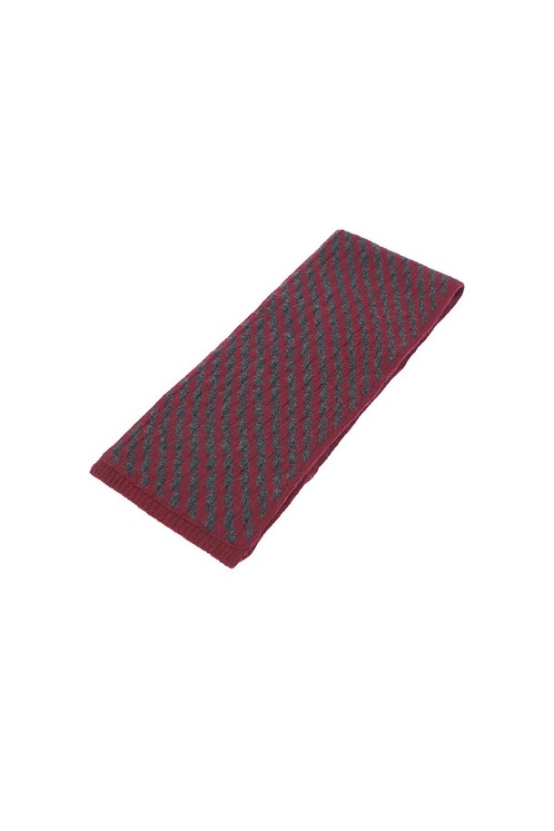 캐시미어 100% 쁘띠 터널홀 입체조직 머플러는 가을, 겨울철 따뜻함을 선사하는 머플러입니다. 고급스러운 캐시미어 소재와 부드러운 촉감, 레드 컬러가 돋보이며, 입체조직과 터널홀 디자인으로 포인트를 더했습니다. 일상과 겨울 데일리룩, 산책룩에 클래식, 미니멀, 캐주얼 스타일로 활용하기 좋습니다. 보온성을 높여 추운 날씨에도 따뜻하게 착용할 수 있습니다.
