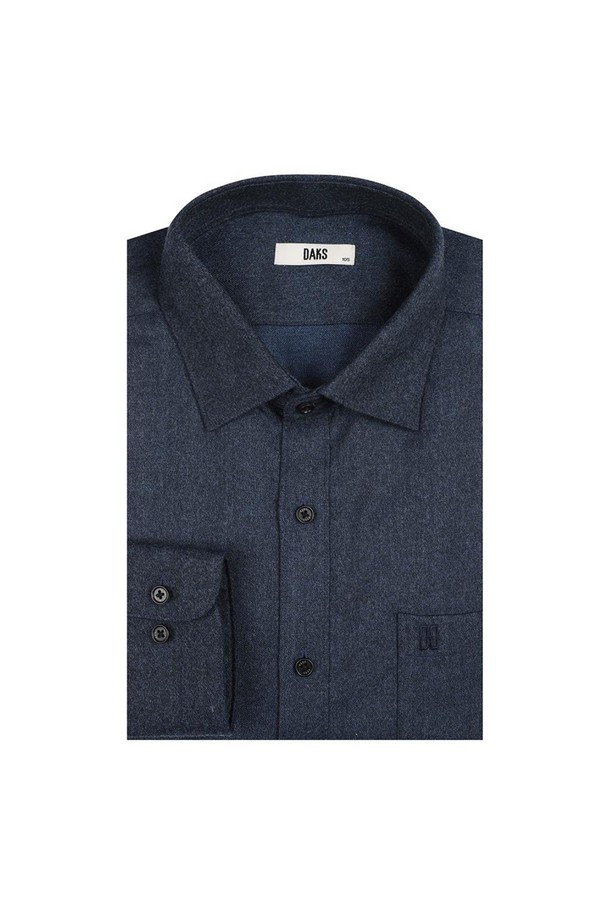 네이비 컬러의 울 100% 워셔블 드레스셔츠입니다. 클래식하고 베이직한 스타일로, 사계절 내내 활용 가능하며 오피스룩, 비즈니스 캐주얼, 출근룩에 적합합니다. 레귤러핏으로 제작되어 편안한 착용감을 제공하며, 차이나칼라 디자인과 긴소매로 세련된 느낌을 더했습니다. 워셔블 기능으로 관리가 용이하며, 실용적인 포켓 디테일이 돋보입니다.
