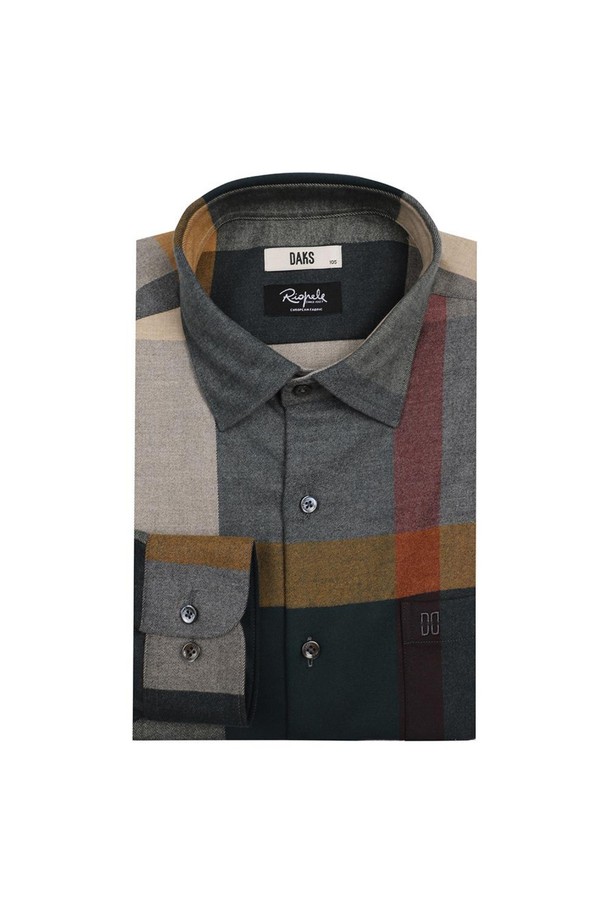 부드러운 기모 안감으로 포근함을 더한 남성용 기모 이지케어 스트레치 슈퍼빅체크 셔츠입니다. 그레이, 레드, 옐로우, 그린 4가지 컬러의 체크 패턴이 돋보이며, 쌀쌀한 가을, 겨울철 일상과 출근룩에 활용하기 좋습니다. 레귤러핏으로 제작되어 편안한 착용감을 제공하며, 신축성 있는 스트레치 소재로 활동성을 높였습니다. 이지케어 기능으로 관리가 용이하며, 차이나칼라 디자인으로 캐주얼, 클래식, 미니멀 스타일 모두 소화 가능합니다.
