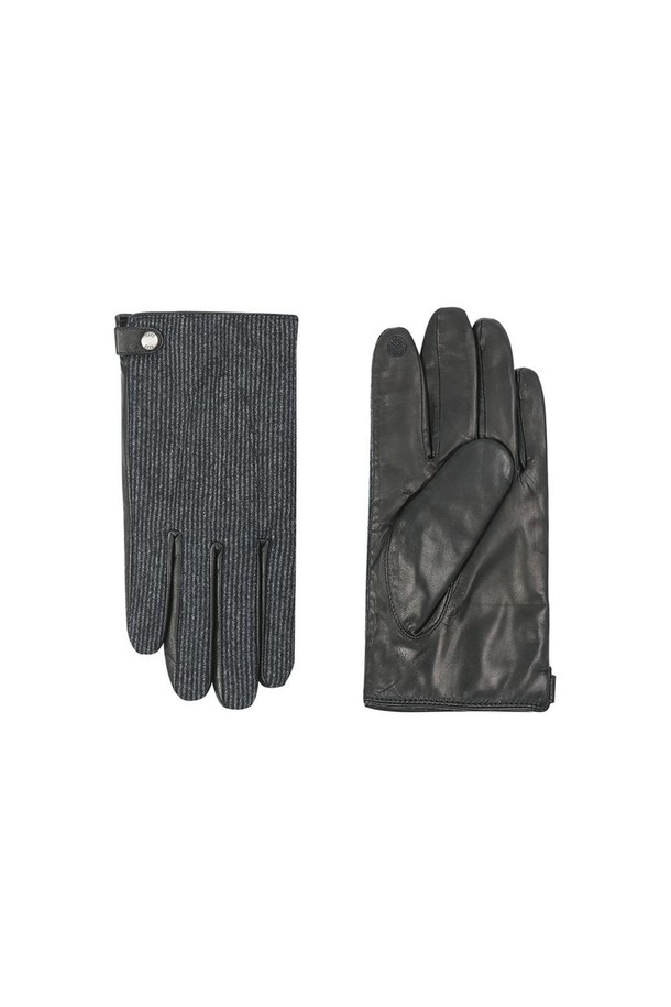 세련된 감각을 더해줄 [25FW] 양가죽 콤비 마이크로패턴 스마트터치 장갑입니다. 부드러운 양가죽 소재와 콤비네이션 디자인으로 고급스러움을 더했으며, 은은한 마이크로 패턴이 세련된 분위기를 연출합니다. 스마트폰 터치가 가능한 기능성으로 일상생활의 편리함까지 갖췄습니다. 클래식하고 미니멀한 스타일로 출근룩에 매치하여 포멀한 무드를 완성해보세요. 가을, 겨울 시즌 따뜻함과 스타일을 동시에 누릴 수 있는 필수 아이템입니다.
