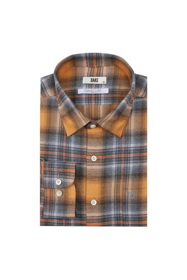 **기모 면 100 미디움 타탄체크 셔츠 레귤러핏**은 부드러운 촉감의 면 100% 소재에 기모 안감을 더해 가을, 겨울철 따뜻하게 착용할 수 있는 셔츠입니다. 오렌지, 네이비, 그레이 세 가지 색상으로 만나볼 수 있으며, 캐주얼 스타일의 미디움 기장 레귤러핏으로 제작되었습니다. 타탄체크 패턴이 돋보이며, 긴 소매와 두꺼운 두께감으로 포근함을 더했습니다. 일상에서 편안하게 스타일링하기 좋은 아이템으로, 캐주얼, 클래식, 미니멀 무드를 연출할 수 있습니다.
