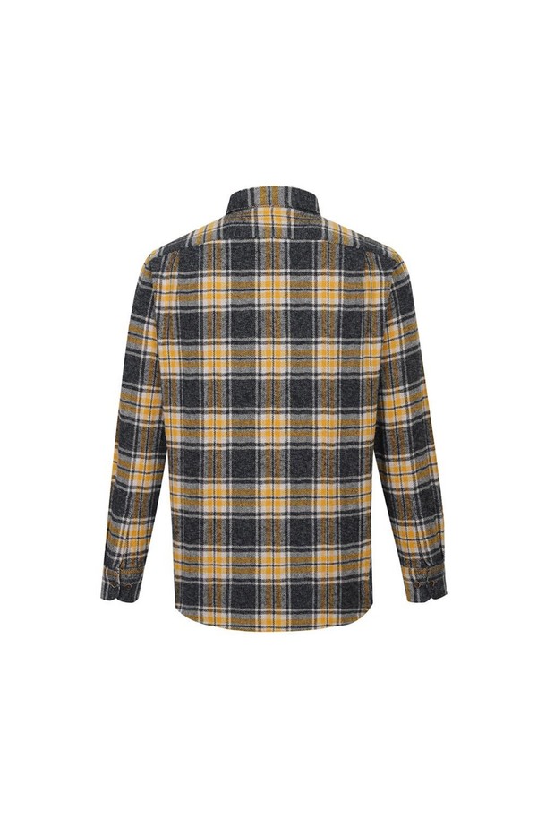 옐로우와 블랙 컬러의 체크 패턴이 돋보이는 남성용 기모 면 100% 미디움체크 셔츠입니다. 넉넉한 루즈핏으로 편안한 착용감을 선사하며, 가을과 겨울에 따뜻하게 입을 수 있는 두꺼운 두께감의 셔츠입니다. 부드러운 촉감의 면 소재에 기모 안감으로 보온성을 높였으며, 카라 디자인과 긴소매 기장으로 캐주얼하고 클래식한 스타일 연출에 용이합니다. 출근룩 또는 비즈니스 캐주얼, 그리고 캐주얼한 일상 스타일까지 폭넓게 활용 가능합니다.
