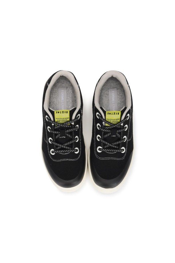 카멜 브리즈 스니커즈 Black 3cm는 여성용 스니커즈로, 일상 및 워킹 활동에 적합합니다. 블랙 컬러의 무지 디자인에 라운드 앞코, 3cm 플랫 굽으로 편안함을 제공합니다. 울, 폴리에스테르, EVA 소재를 사용하여 사계절 내내 착용 가능하며, 8.5cm 발볼 너비로 제작되었습니다. SIS 구조, 실리콘 코팅 토캡, 이중 레이스 옵션, 압축 폼 패딩, 경량(188g), 원스텝 이지웨어 등 다양한 특징을 갖추고 있습니다. 미니멀, 캐주얼, 클래식 스타일의 산책룩과 여행룩에 매치하기 좋습니다.
