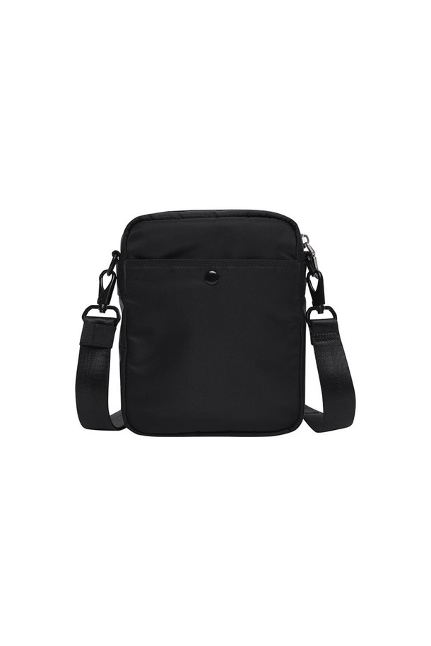 어반 북 백 블랙은 남성을 위한 미디엄 사이즈 크로스백입니다. 블랙과 그린 두 가지 색상으로 출시되었으며, 나일론과 폴리에스터 소재를 사용하여 제작되었습니다.  무지 디자인에 지퍼, 스냅 버튼, D링 디테일이 더해졌으며, 내부 메쉬망 포켓, 외부 원터치 스냅 버튼 포켓, 후면 자석 버튼 고정형 포켓, 전면 3단 수납 구조를 갖춘 데일리 서포터 시리즈입니다.  출근룩과 여행룩에 모두 잘 어울리며 미니멀, 캐주얼, 시크한 스타일을 연출하기에 좋습니다.  지퍼형, 스냅형, 자석형으로 잠금 방식을 선택할 수 있습니다.
