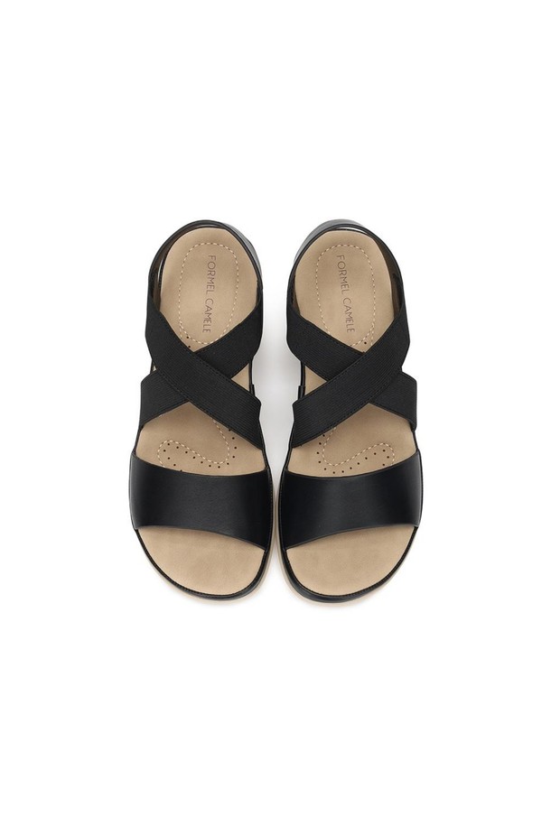 컴포트 포멜폼 샌들 01 Black 3cm는 여성용 샌들로, 여름철 일상에서 편안하게 착용할 수 있습니다. 블랙, 아이보리, 브라운 3가지 색상으로 출시되었으며, 3cm 플랫 굽과 발볼 8.8cm의 넉넉한 너비로 제작되었습니다. 인조가죽과 합성고무 소재를 사용하여 내구성을 높였으며, 메모리폼 미드솔, 경량 설계, 미끄럼 방지 밑창, 신축성 밴드, 심플한 디자인으로 편안함과 스타일을 동시에 잡았습니다.
