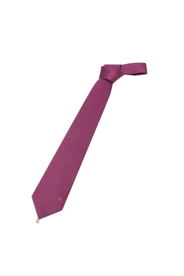 세련된 남성 비즈니스 스타일을 완성하는 실크 혼방 솔리드 자카드 넥타이입니다. 고급스러운 퍼플 컬러와 클래식한 디자인이 돋보이며, 오피스룩, 회의룩, 출근룩에 잘 어울립니다. 부드러운 촉감의 실크 혼방 소재에 자카드 위빙 기법을 사용하여 은은하고 섬세한 패턴을 표현했습니다. DD 악세서리 장식으로 포인트를 더했으며, 탈부착이 가능하여 다양한 스타일 연출이 용이합니다. 미니멀하면서도 세련된 스타일을 선호하는 남성분들께 추천합니다.
