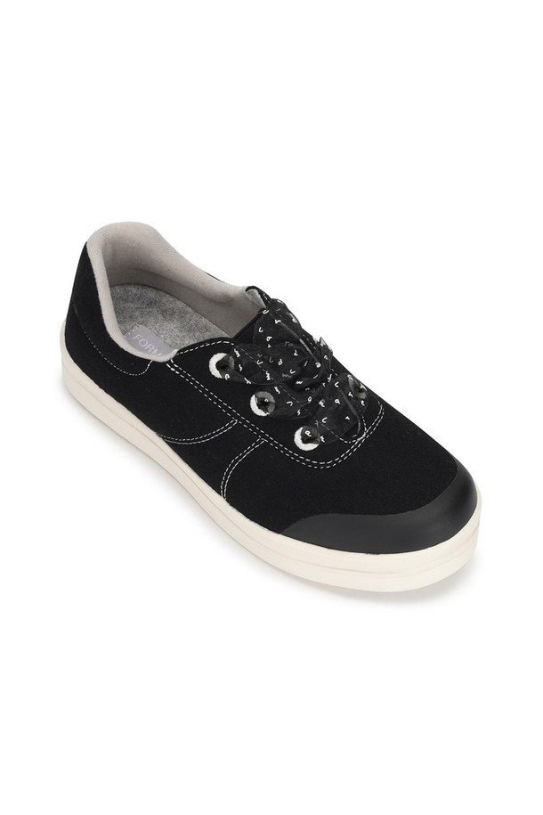 카멜 브리즈 슬립온 스니커즈 Black 3cm는 여성용 슬립온 스니커즈입니다. 블랙 컬러에 3cm 플랫 굽으로 편안함을 더했으며, 라운드 앞코 디자인으로 캐주얼하고 미니멀한 스타일을 연출합니다. 메리노 울과 EVA 소재를 사용하여 통기성과 쿠셔닝을 높였으며, 초경량 디자인으로 가볍게 착용할 수 있습니다. 특히, 실리콘 코팅 토캡, SIS 구조, 오간자 레이스, 20mm 압축 폼, 5mm 추가 인솔, 맨발 착용 가능 등 다양한 특징으로 편안한 착용감을 제공합니다. 일상, 동네 마실룩, 산책룩 등 다양한 TPO에 활용 가능하며, 캐주얼, 미니멀, 클래식 스타일을 즐기는 분들께 추천합니다.
