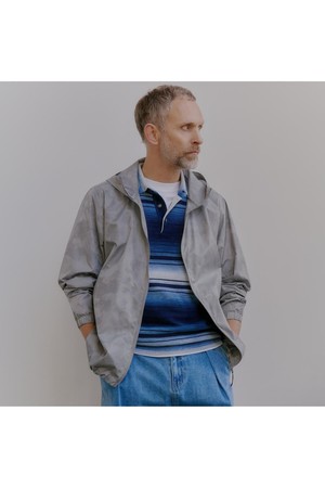 나일론 프린트 후드 바람막이 자켓 그레이