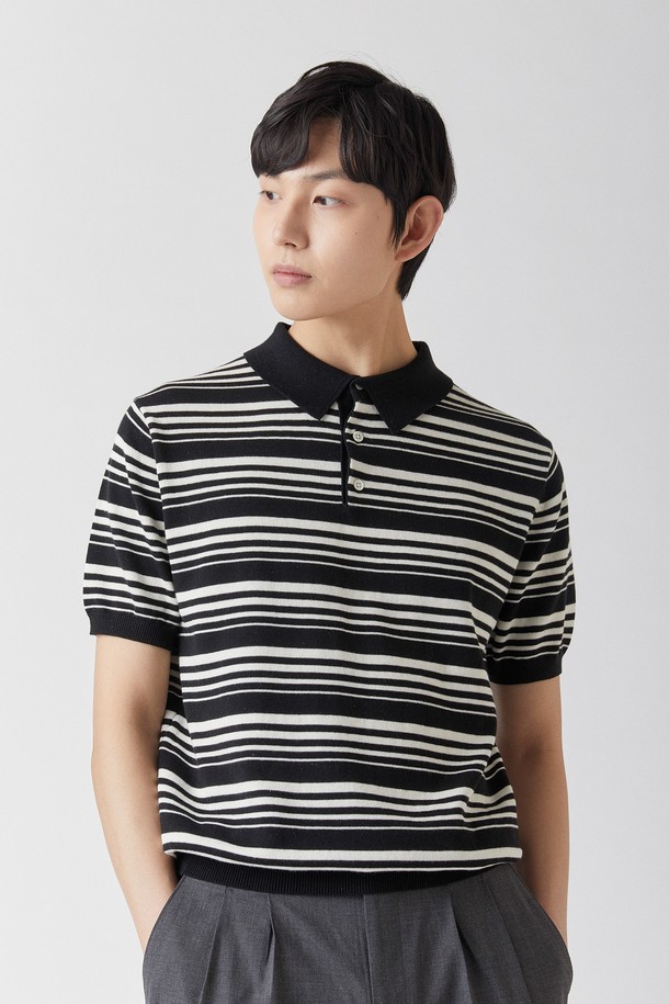 퓨어코튼 100 스트라이프 카라 니트 블랙_그린라벨은 남녀 모두 착용 가능한 상의 카테고리의 니트/스웨터입니다. 봄, 여름에 어울리는 레귤러핏 반소매 카라 니트로, 베이직하면서 클래식한 스타일을 연출합니다. 퓨어 코튼 100% 소재로 제작되어 부드러운 촉감을 자랑하며, 블랙 컬러와 스트라이프 패턴이 특징입니다. 데이트룩과 카페룩, 미니멀하고 캐주얼한 스타일을 즐기는 분들께 추천합니다. 지속 가능한 디자인으로 제작된 기본 스타일의 니트입니다.
